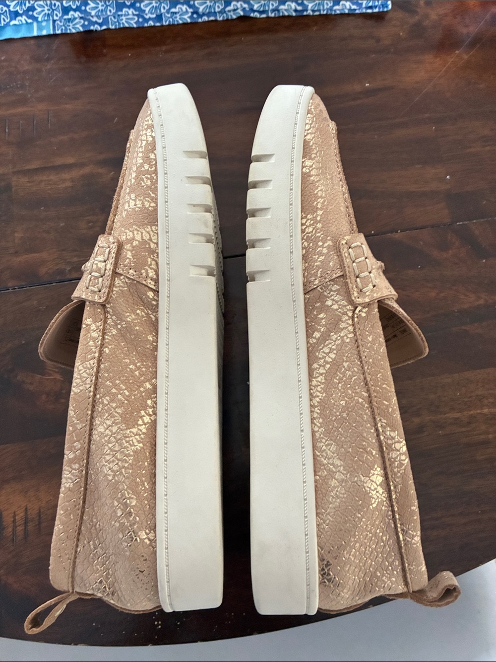 Vionic Women's Metallic Beige-Gold Loafers size 8 never worn - Picture 4 of 4